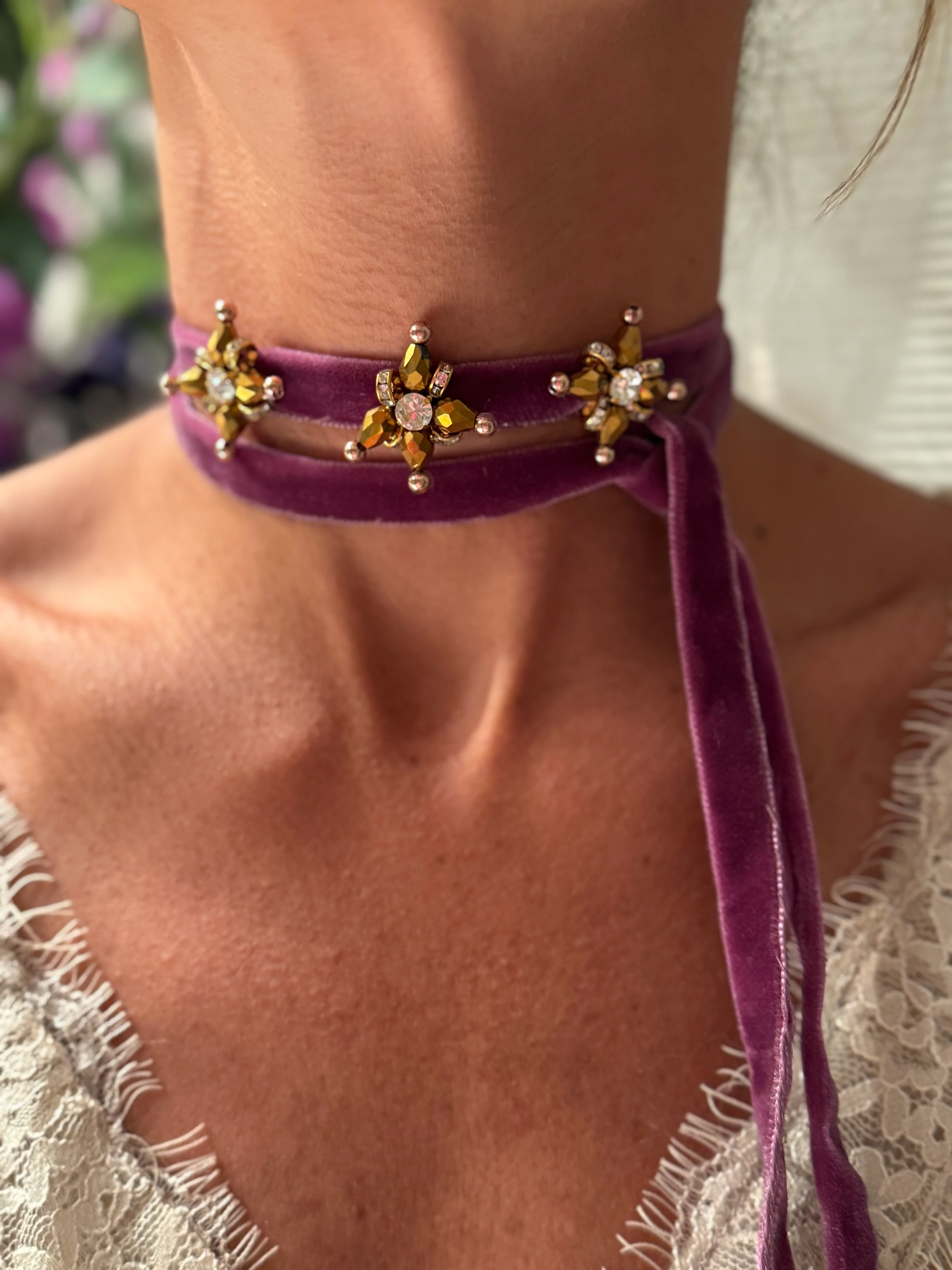 Collar de terciopelo berenjena - Image 3