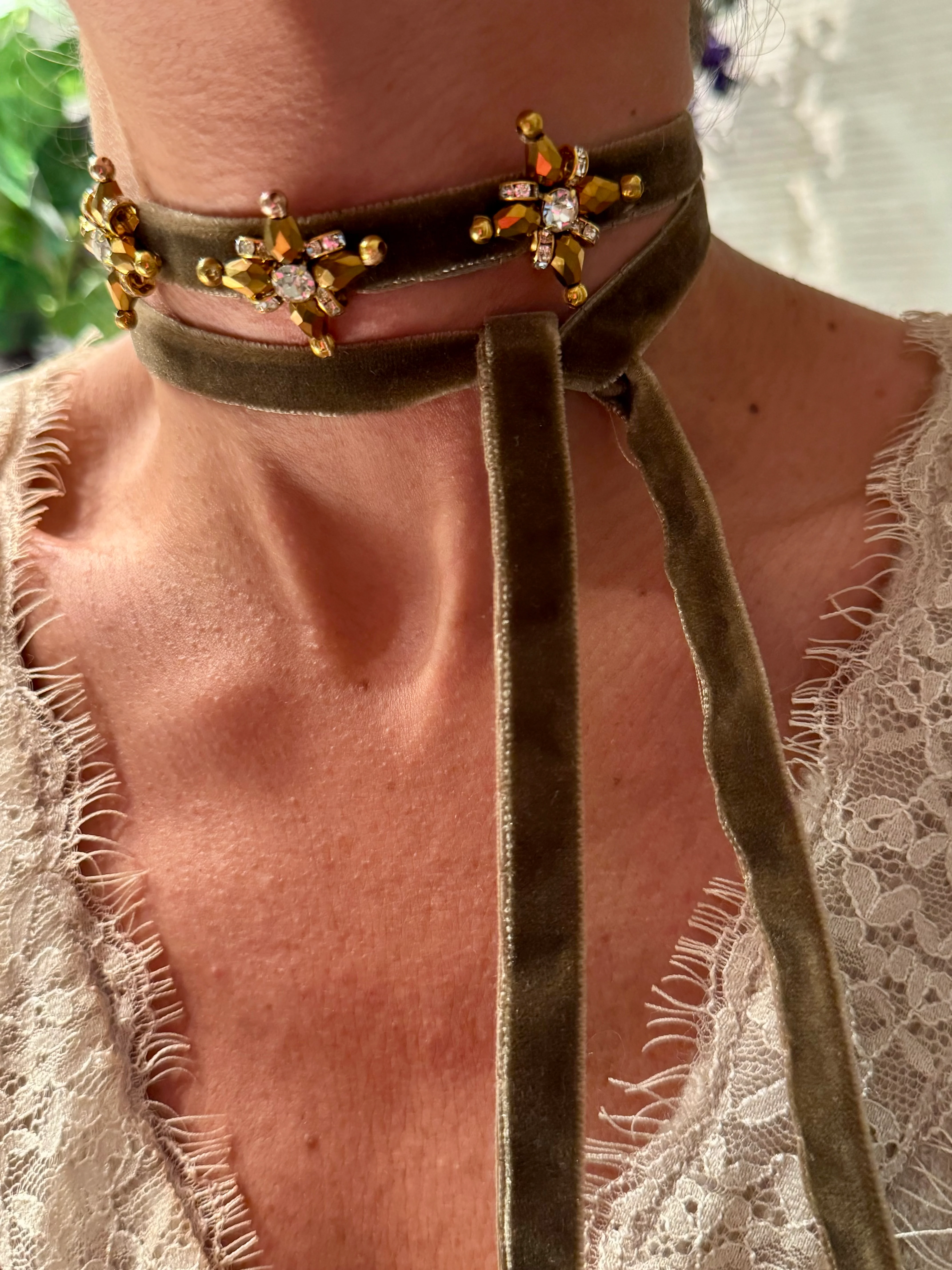 Collar de terciopelo tostado - Image 3