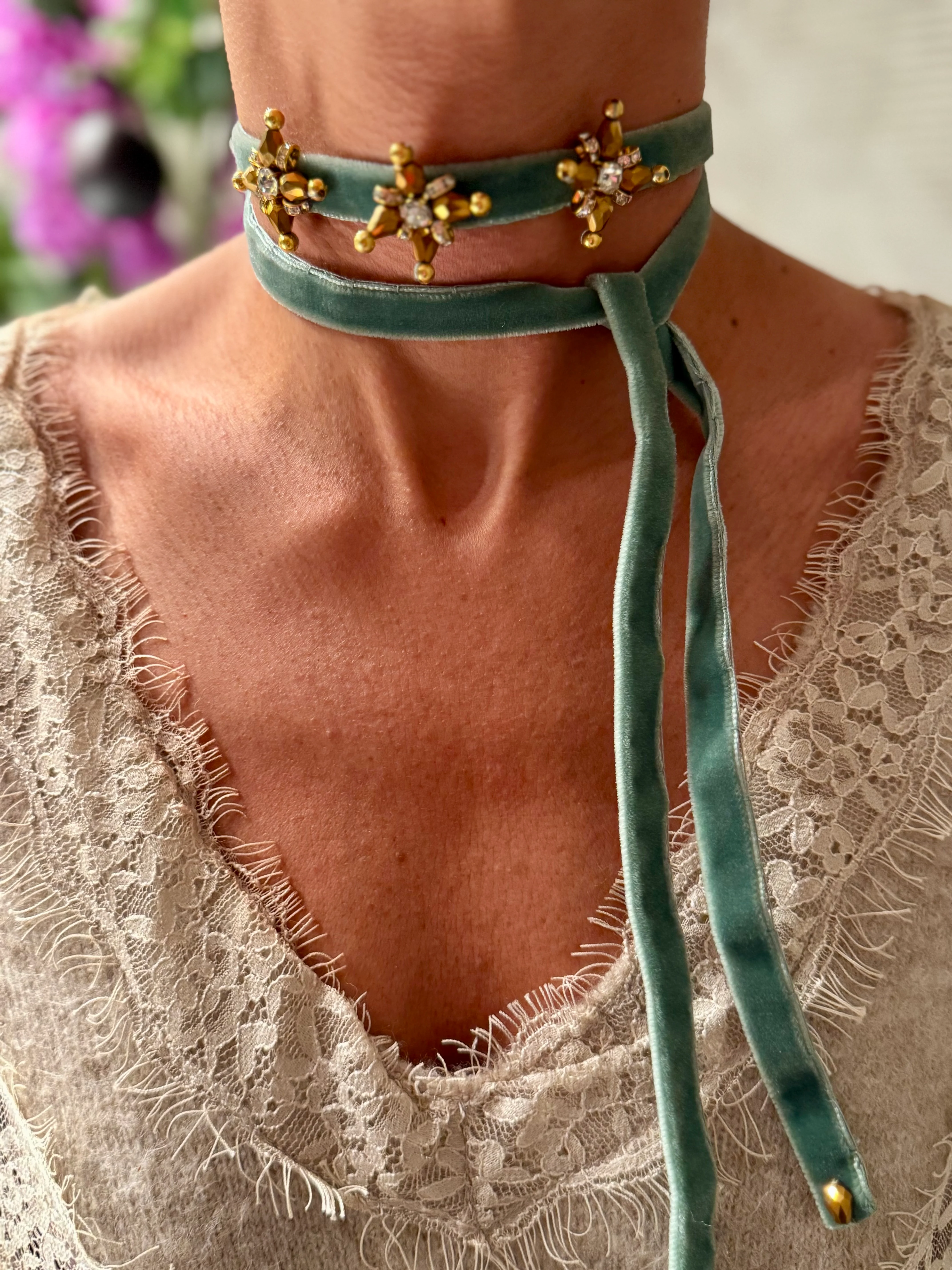 Collar de terciopelo verde agua - Image 3