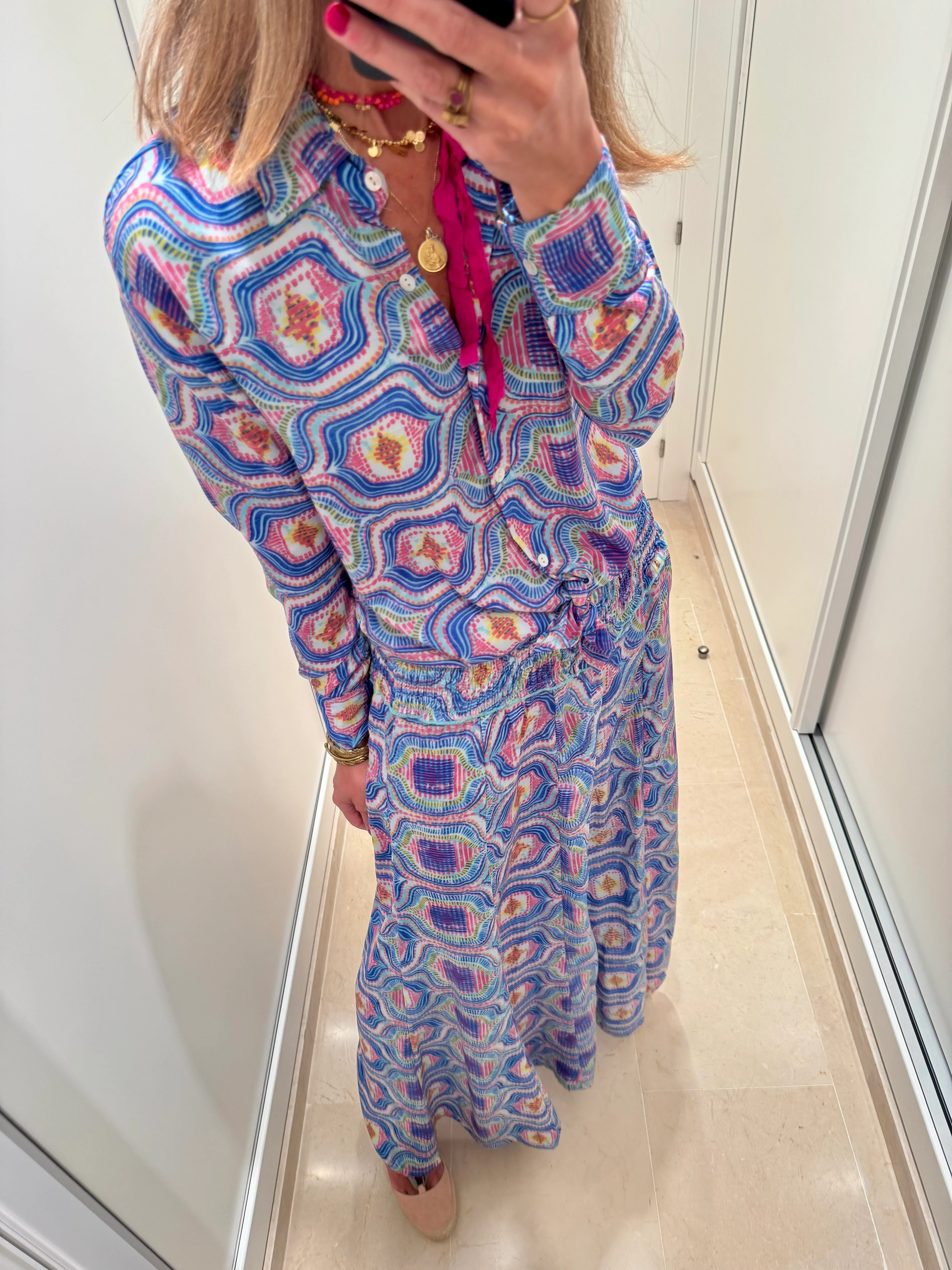 Conjunto pantalón geométrico azul y rosa - Image 2