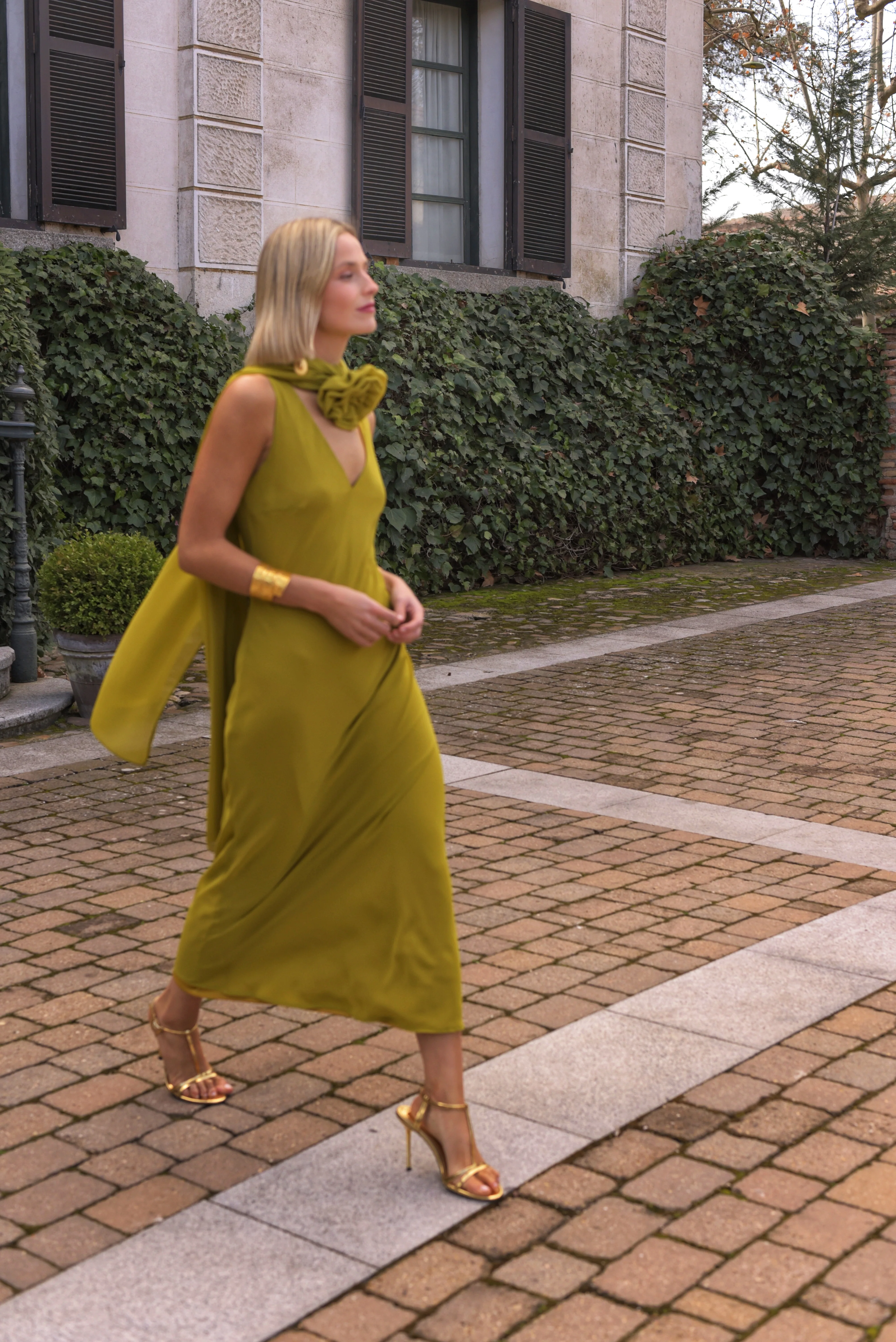 Vestido Edelweiss oliva - Image 2